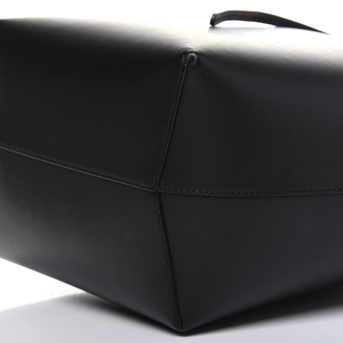 Vegetable Tanned Calfskin Bucket Bag Black Flamma