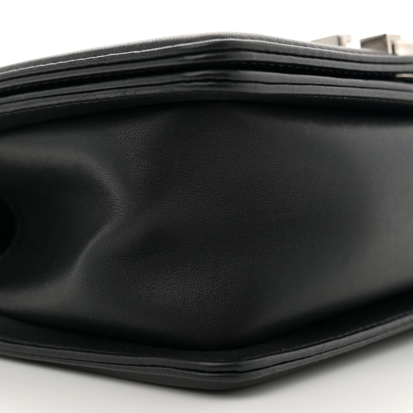 Lambskin Chevron Quilted Small Boy Flap Black