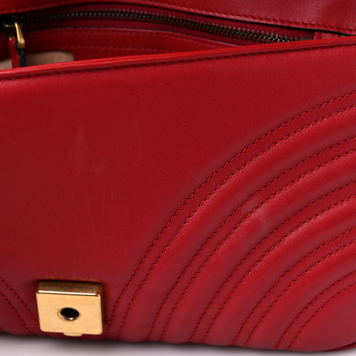 Calfskin Matelasse Small GG Marmont Shoulder Bag Hibiscus Red