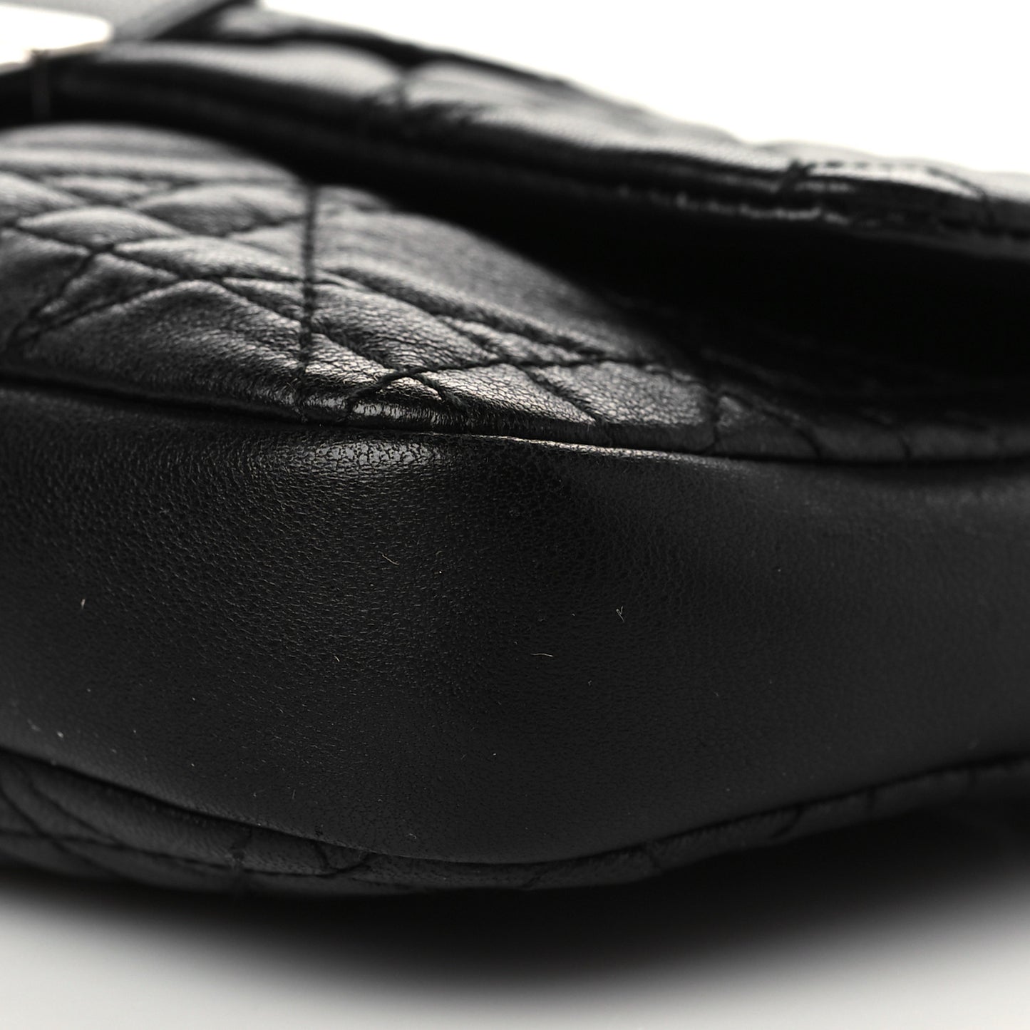 Lambskin Cannage New Lock Pouch Black