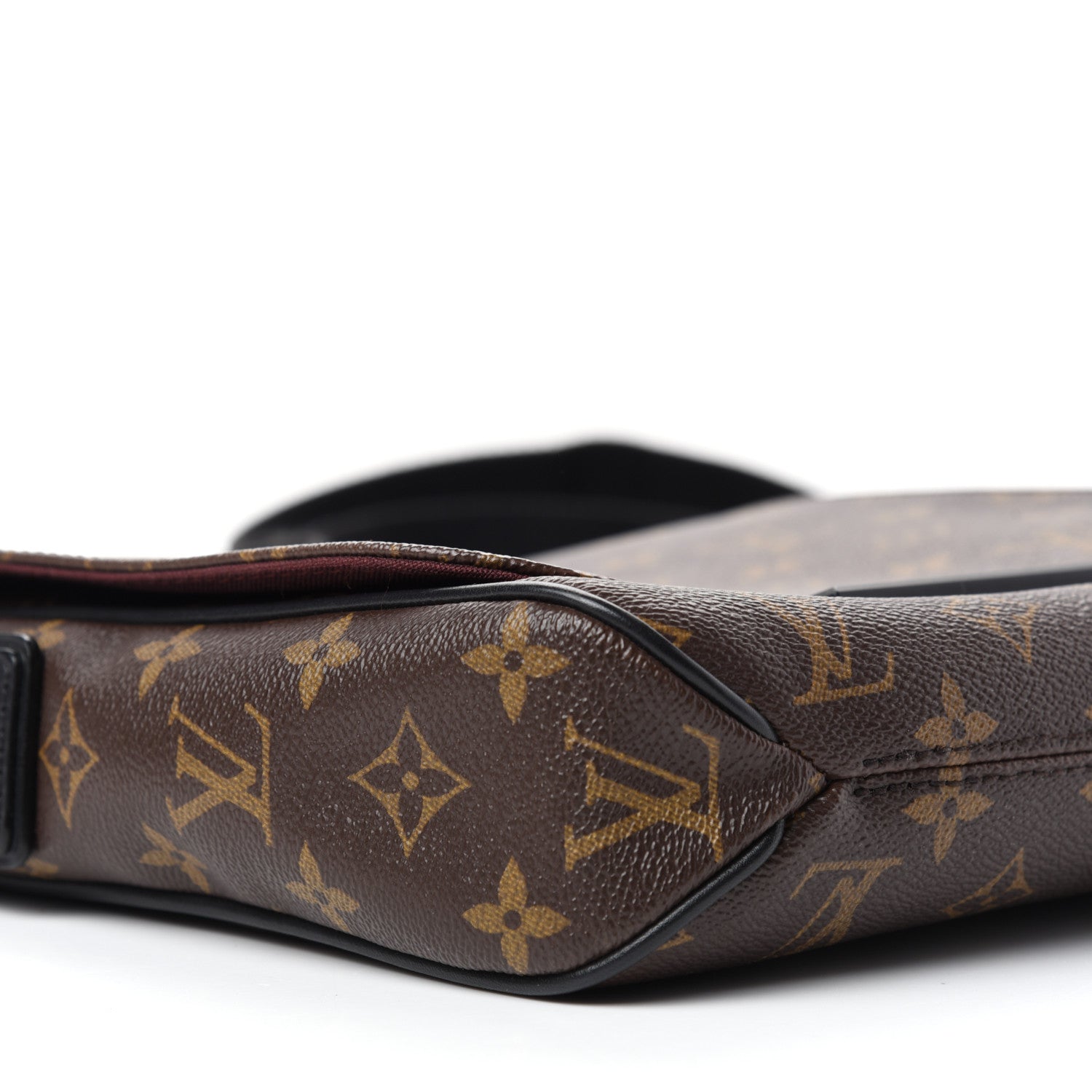 Louis Vuitton Monogram Macassar District PM 7 of 9