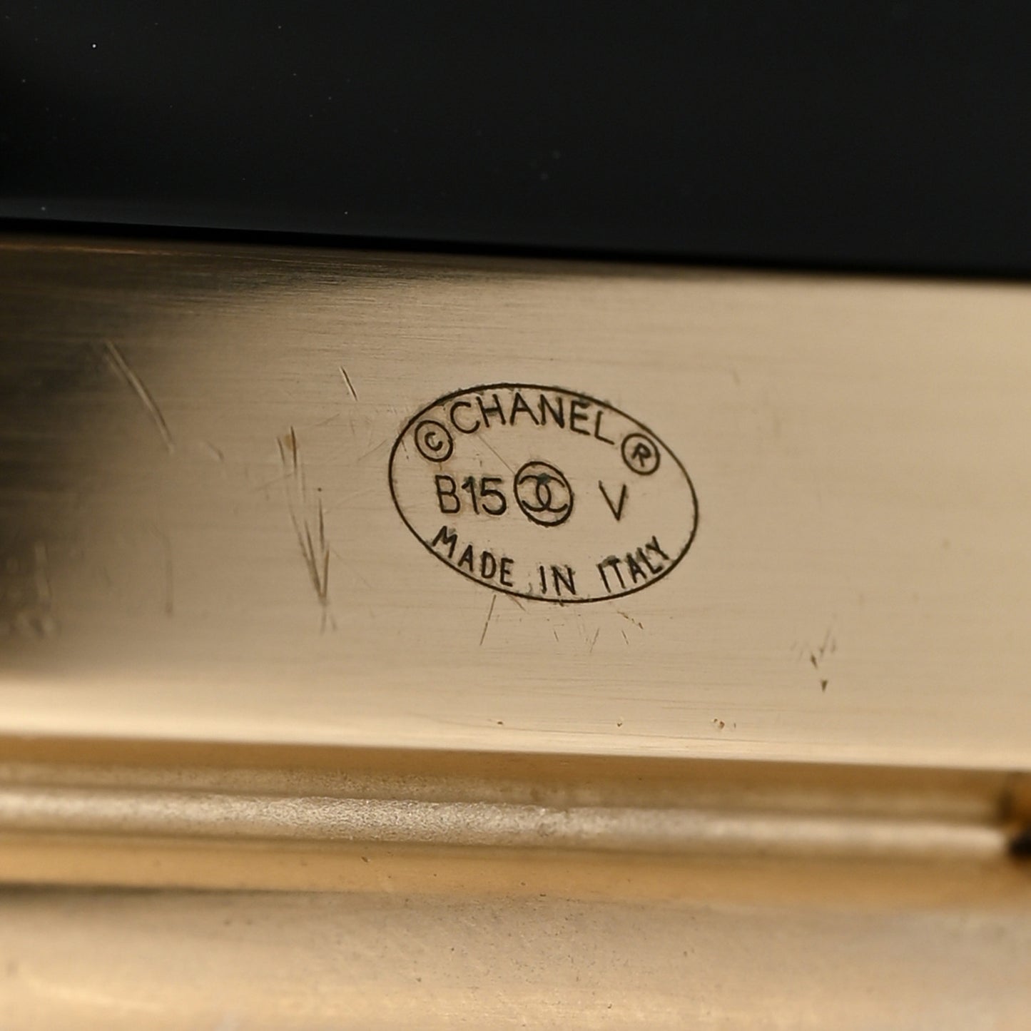 Resin Crystal Pearl CC Cuff Black