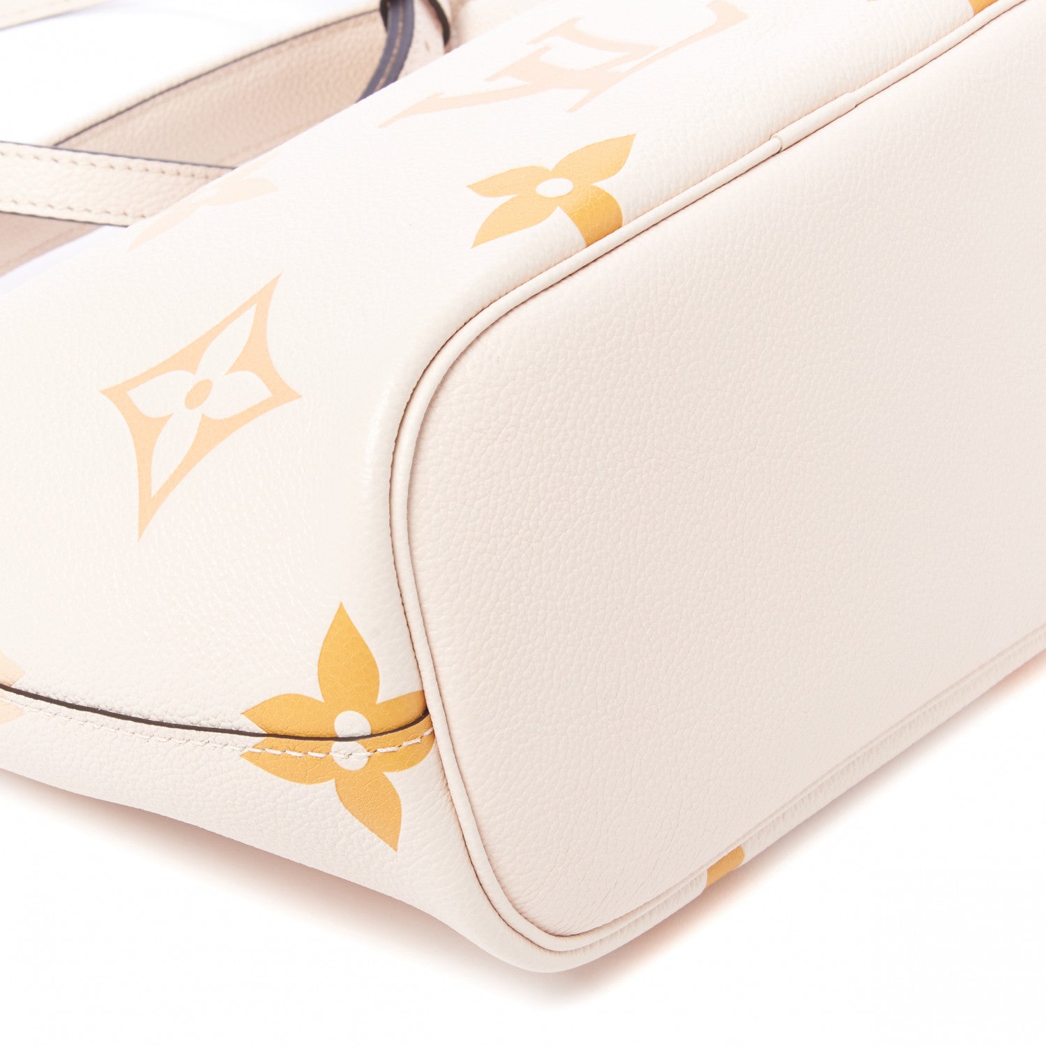 Louis Vuitton Empreinte Monogram Giant By The Pool Marshmallow Hobo Cream Saffron 6 of 9