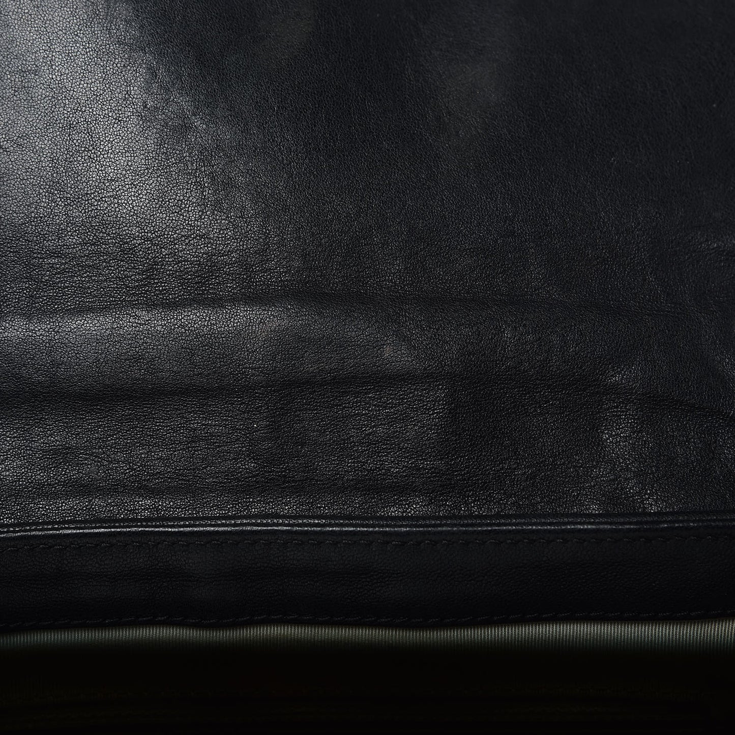 Washed Lambskin Quilted Medium Chain Around Messenger Black