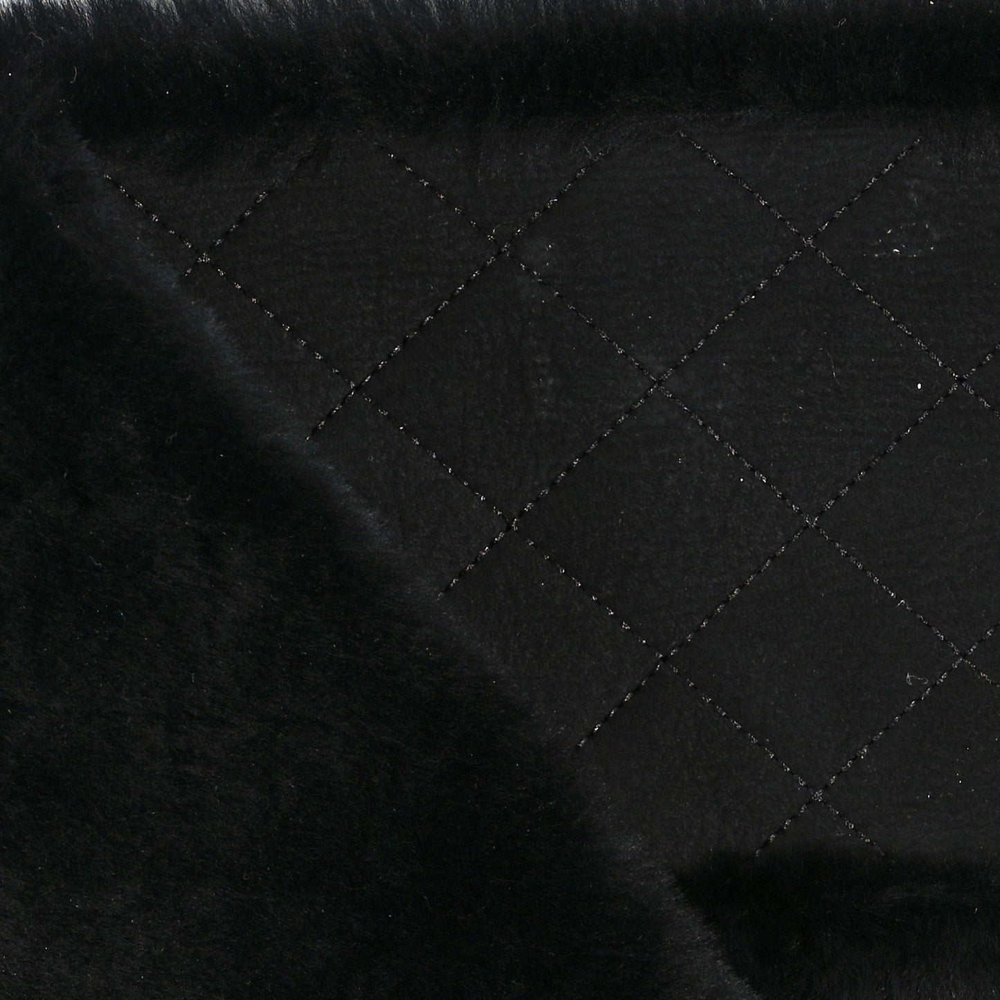 Shearling CC Scarf Black White