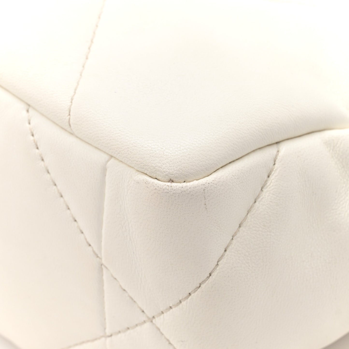 Lambskin Quilted Medium Chanel 19 Flap White
