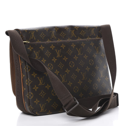 Louis Vuitton Monogram Beaubourg MM Messenger Bag 3 of 10