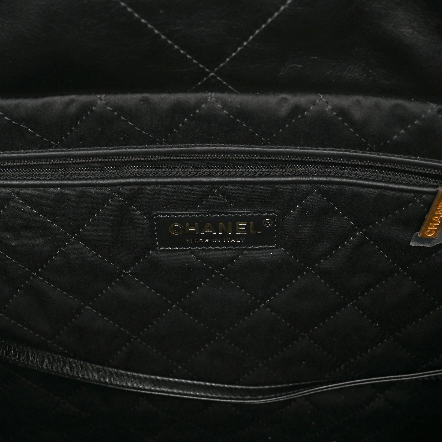 Shiny Calfskin Quilted Chanel 22 Black