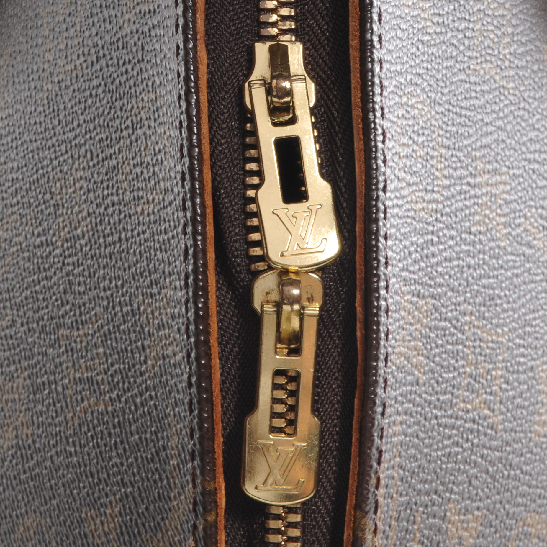 Louis Vuitton Monogram Ellipse MM 8 of 8