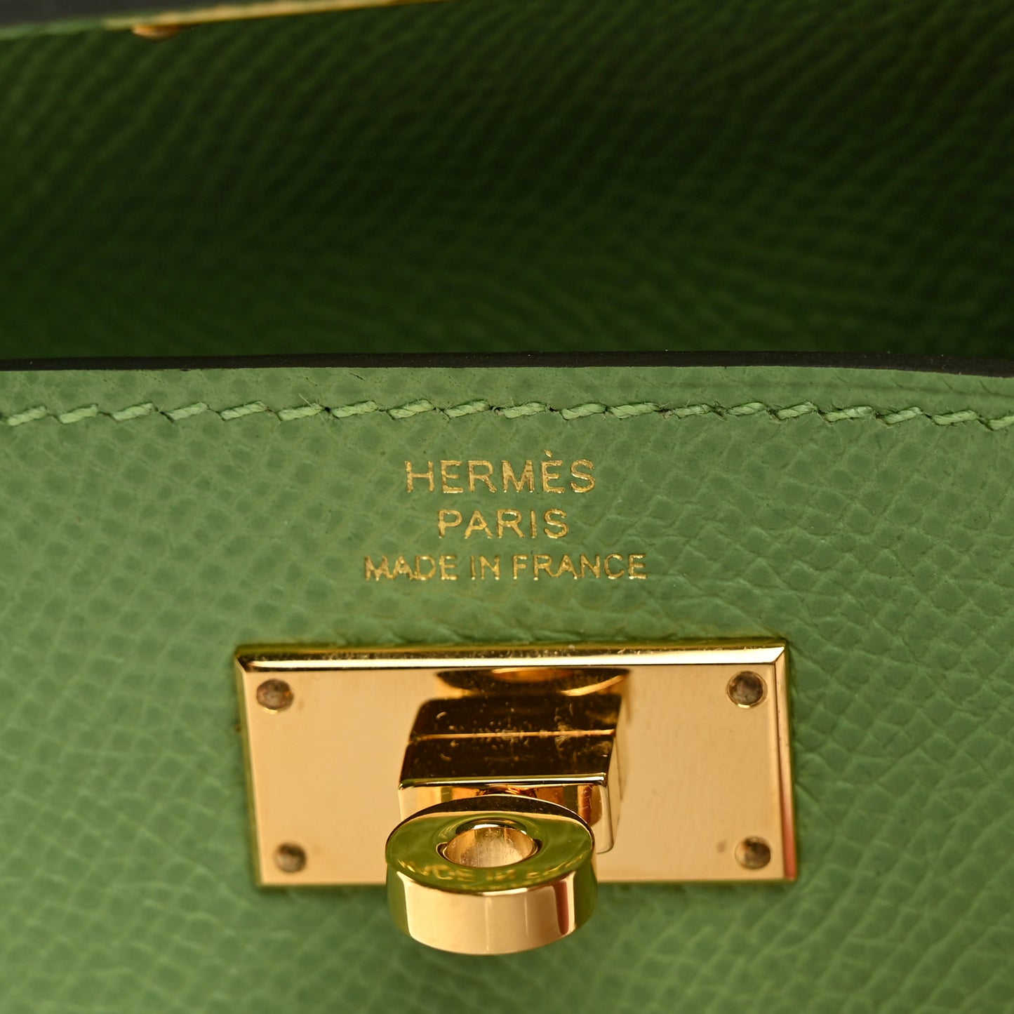 Epsom Kelly Pocket Compact Wallet Vert Criquet