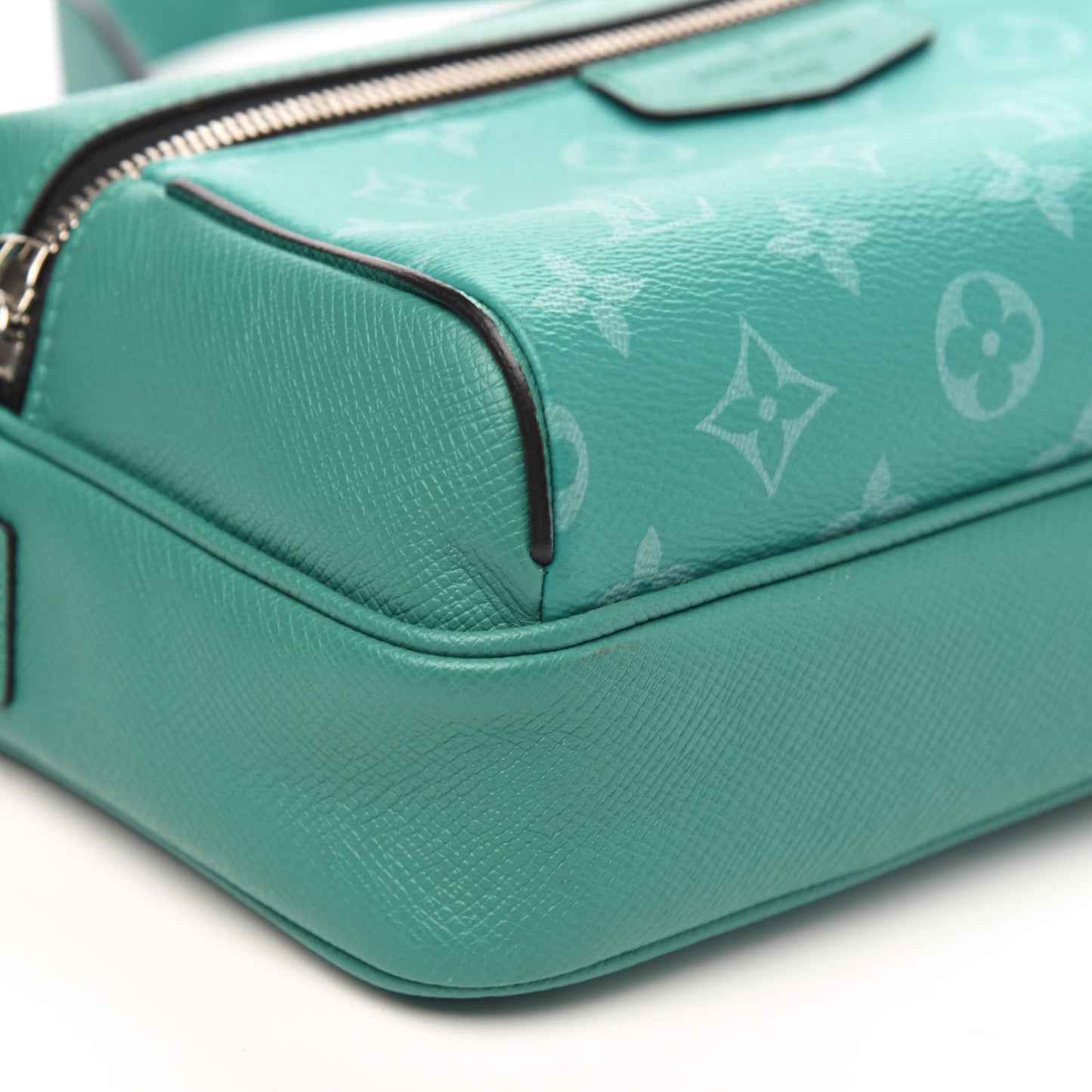 Taiga Monogram Outdoor Messenger Vert