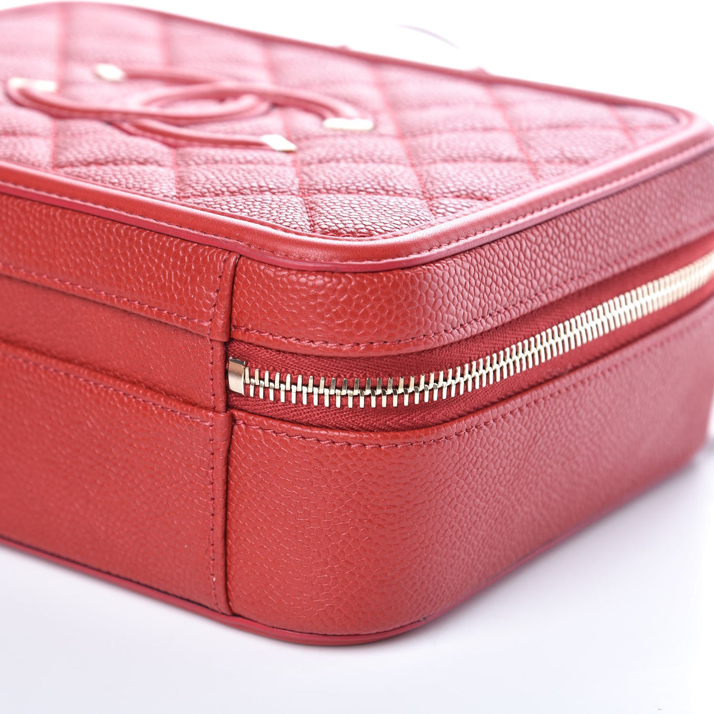 Caviar Quilted Medium CC Filigree Vanity Case Red