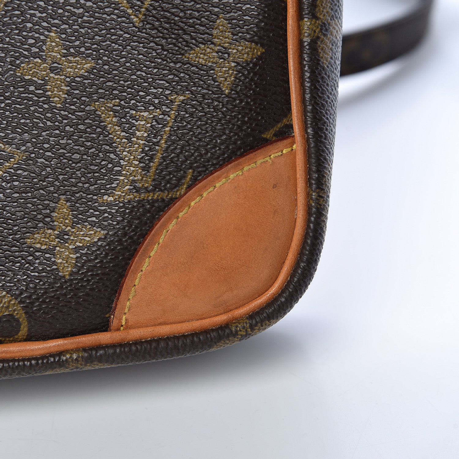 Louis Vuitton Monogram Danube 21 14 of 19