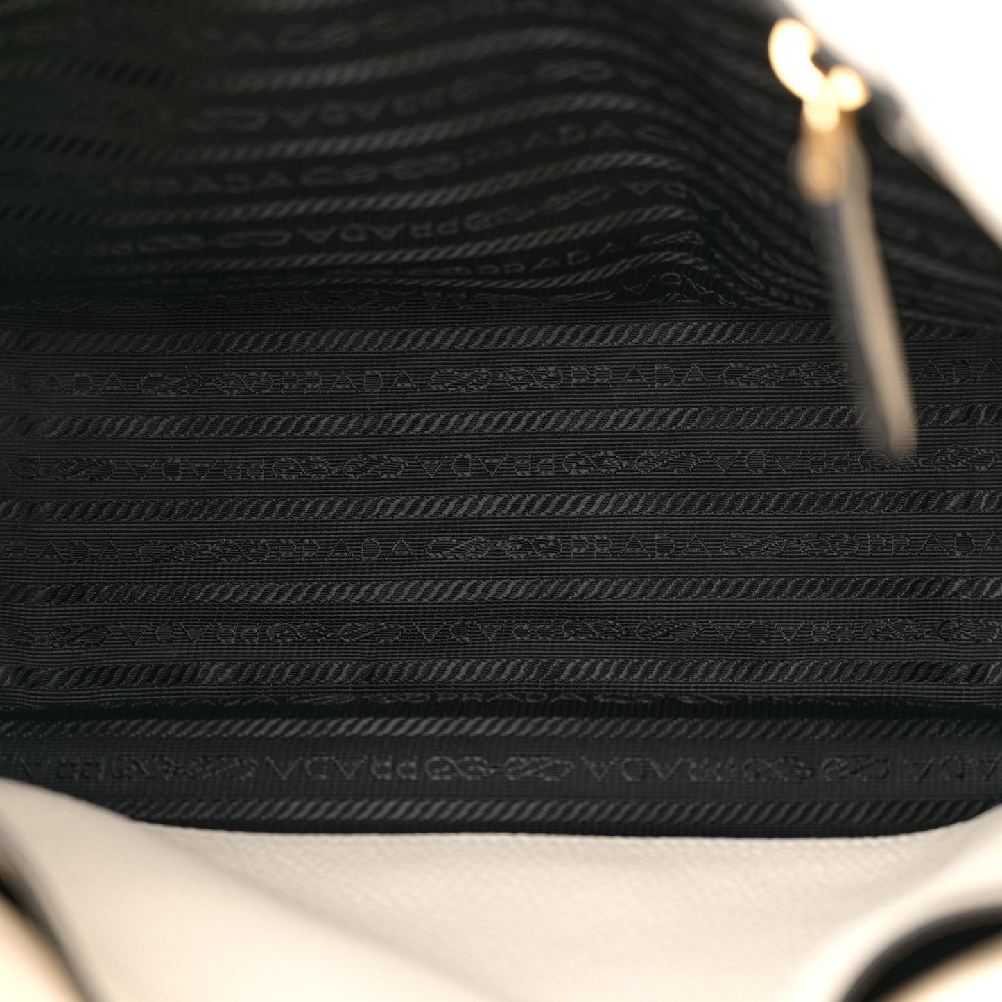 Vitello Daino Soft Hobo Messenger Bag White