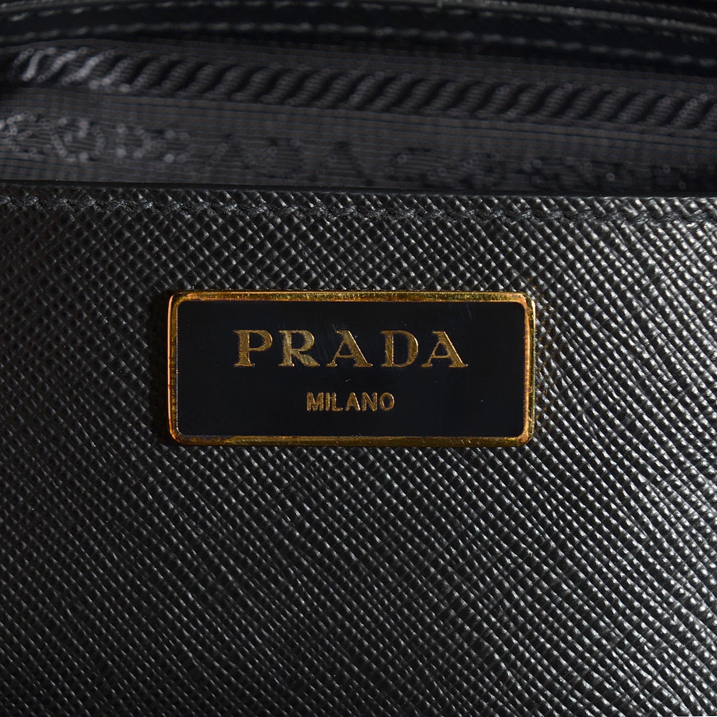 Saffiano Lux Medium Double Zip Tote Nero Black