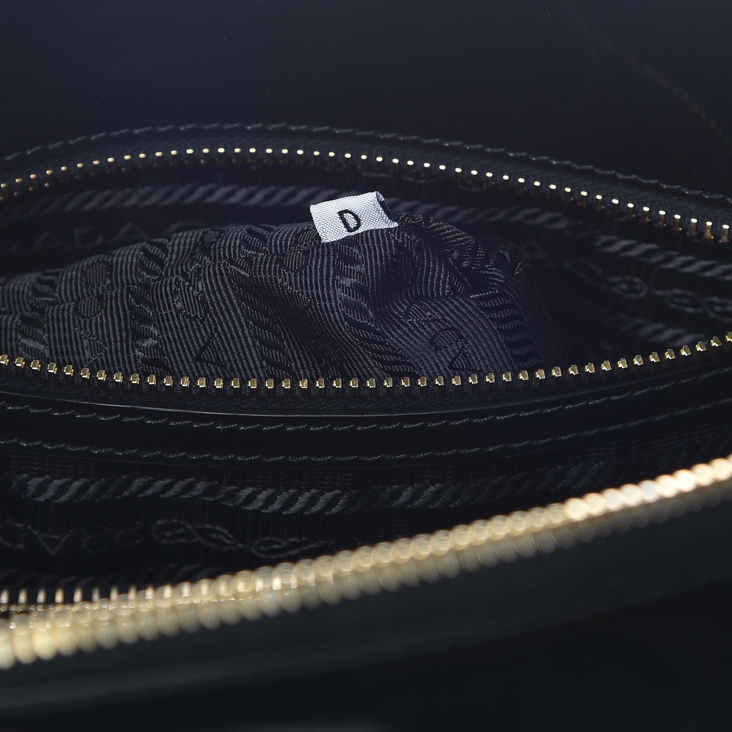 Spazzolato Medium Promenade Tote Black