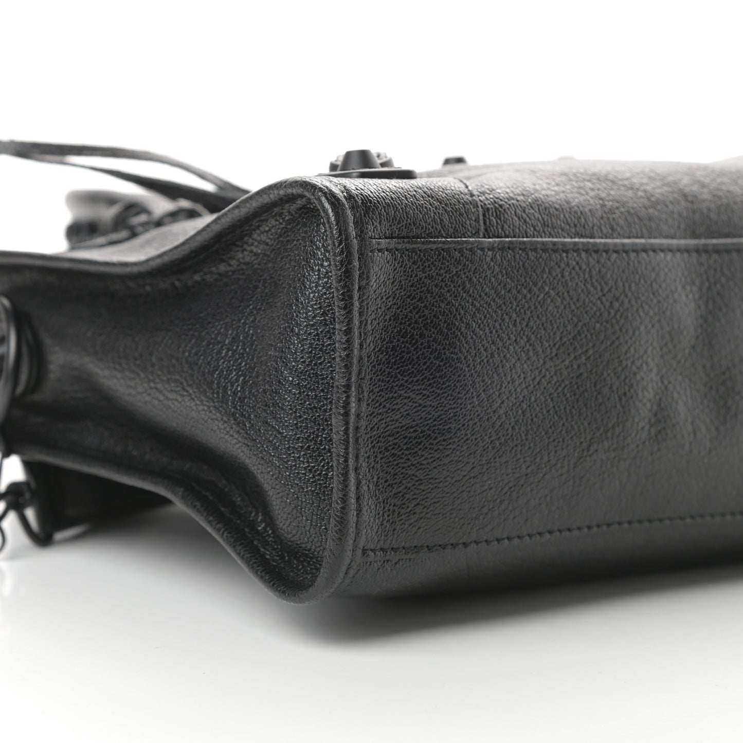 Chevre Black Metallic Edge Hardware S City Black