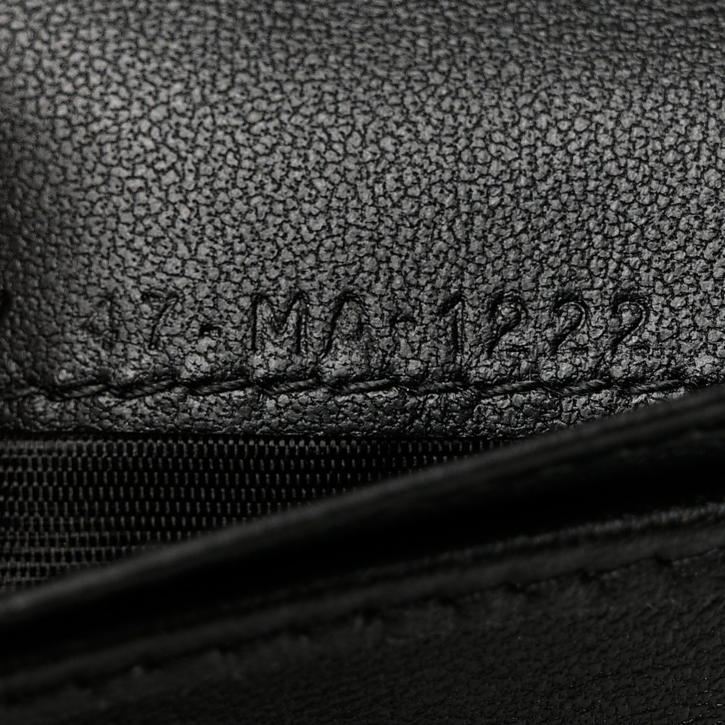 Grained Calfskin Supple Cannage Caro Scarlet Zipped Wallet Black