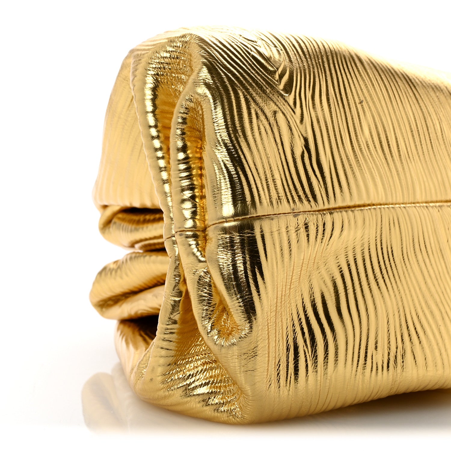 BOTTEGA VENETA ハンドバック　ゴールド　レア Bottega Veneta Metallic Bark Calfskin Embossed The Pouch Oversized