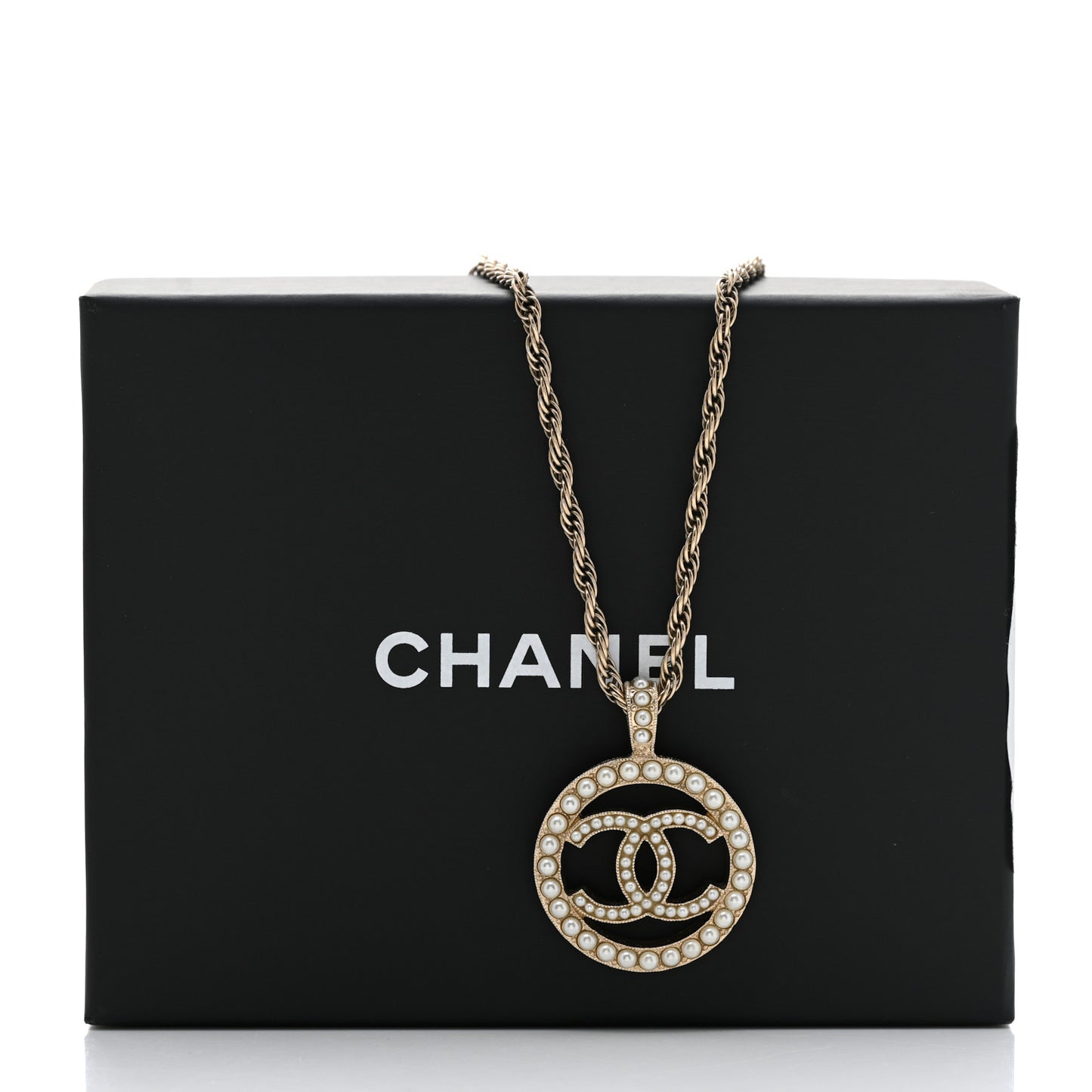 Pearl CC Round Pendant Necklace