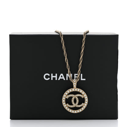 Chanel Pearl CC Round Pendant Necklace 5 of 5