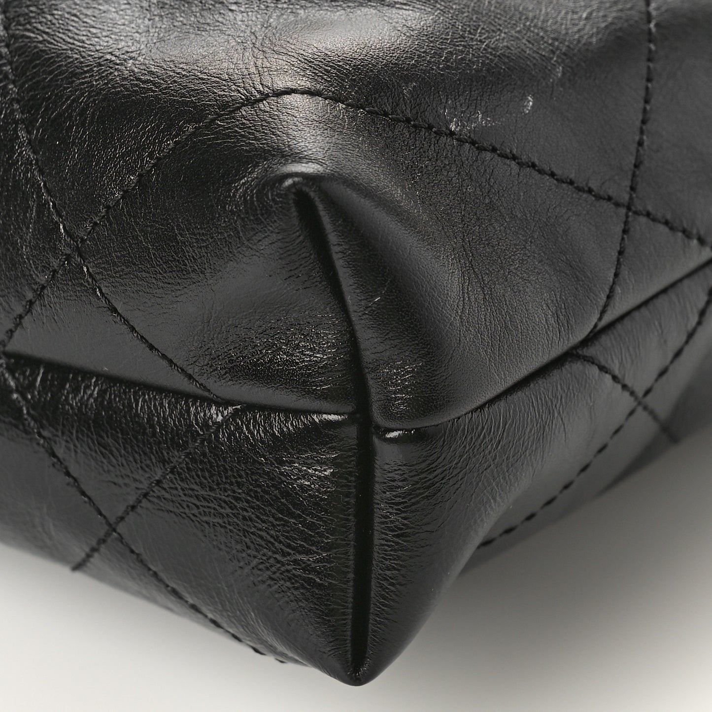 Shiny Crumpled Calfskin Quilted Pearl Mini Chanel 22 Black