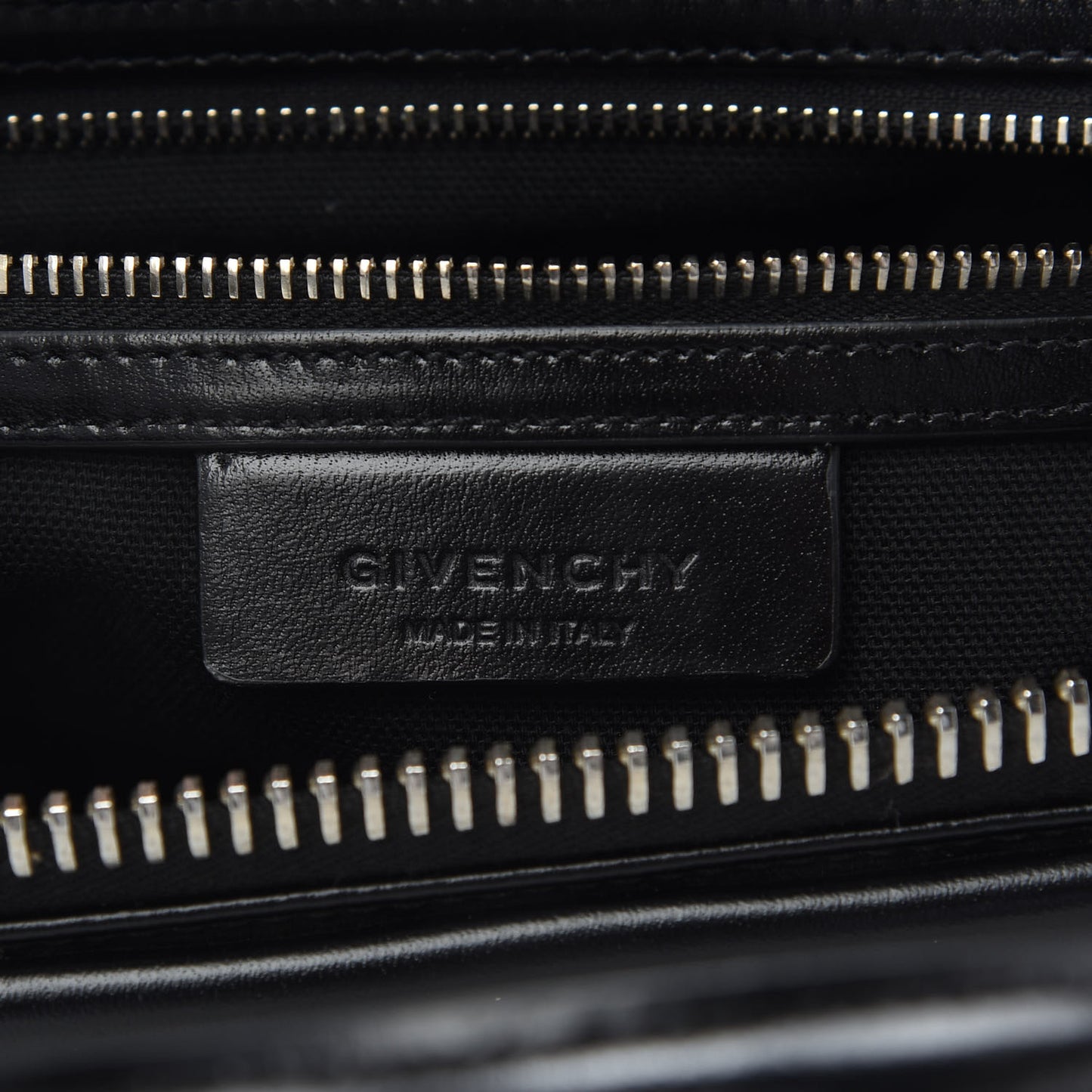 Shiny Lord Calfskin Medium Antigona Black