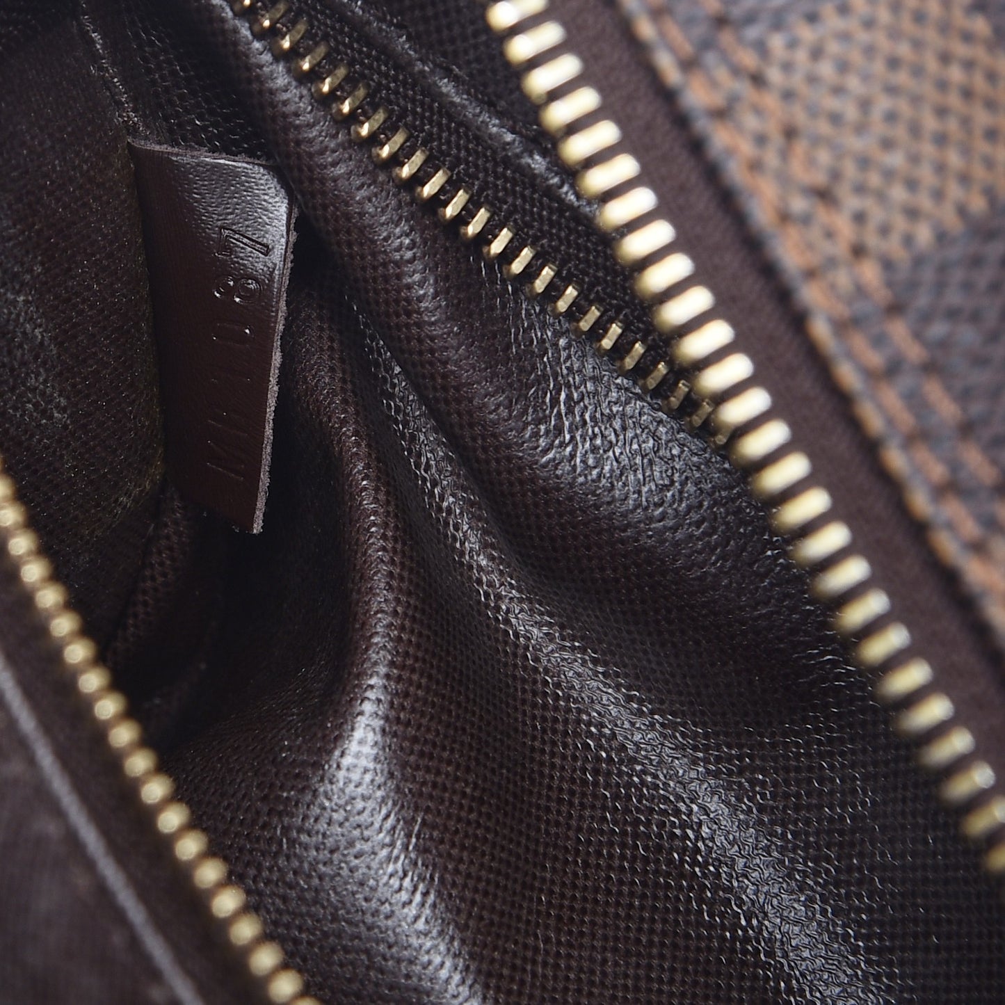 Damier Ebene Toiletry Bag 25