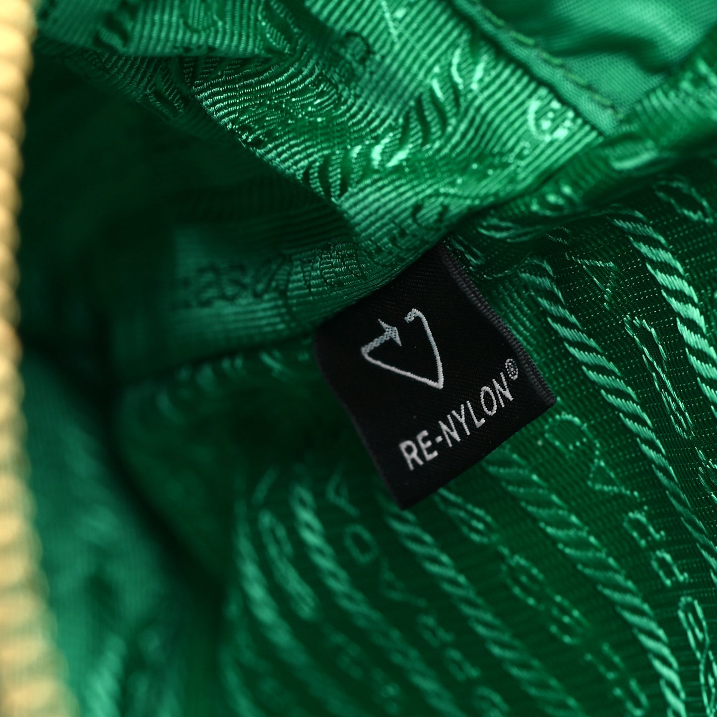 Re-Nylon Saffiano Stitched Re-Edition 1995 Chaine Shoulder Bag Menta