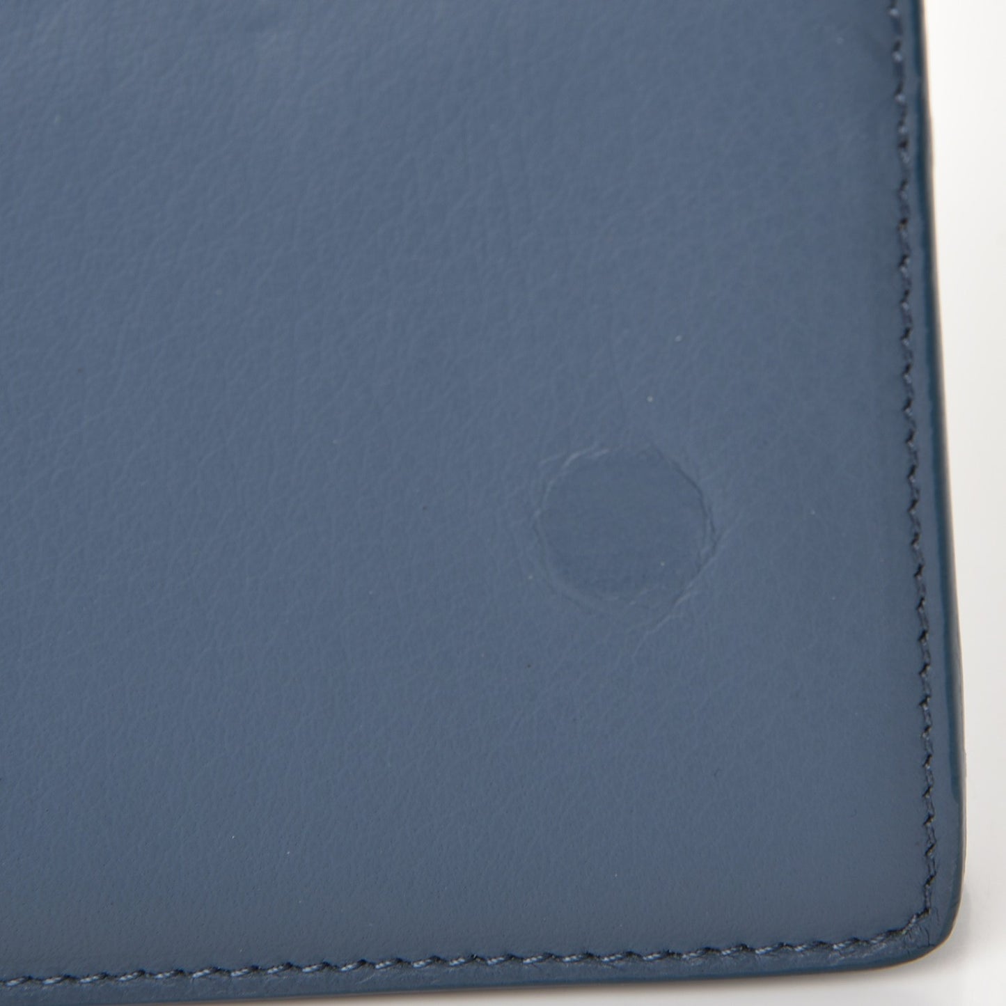 Calfskin Papier Wand Clutch Petroleu Bleu