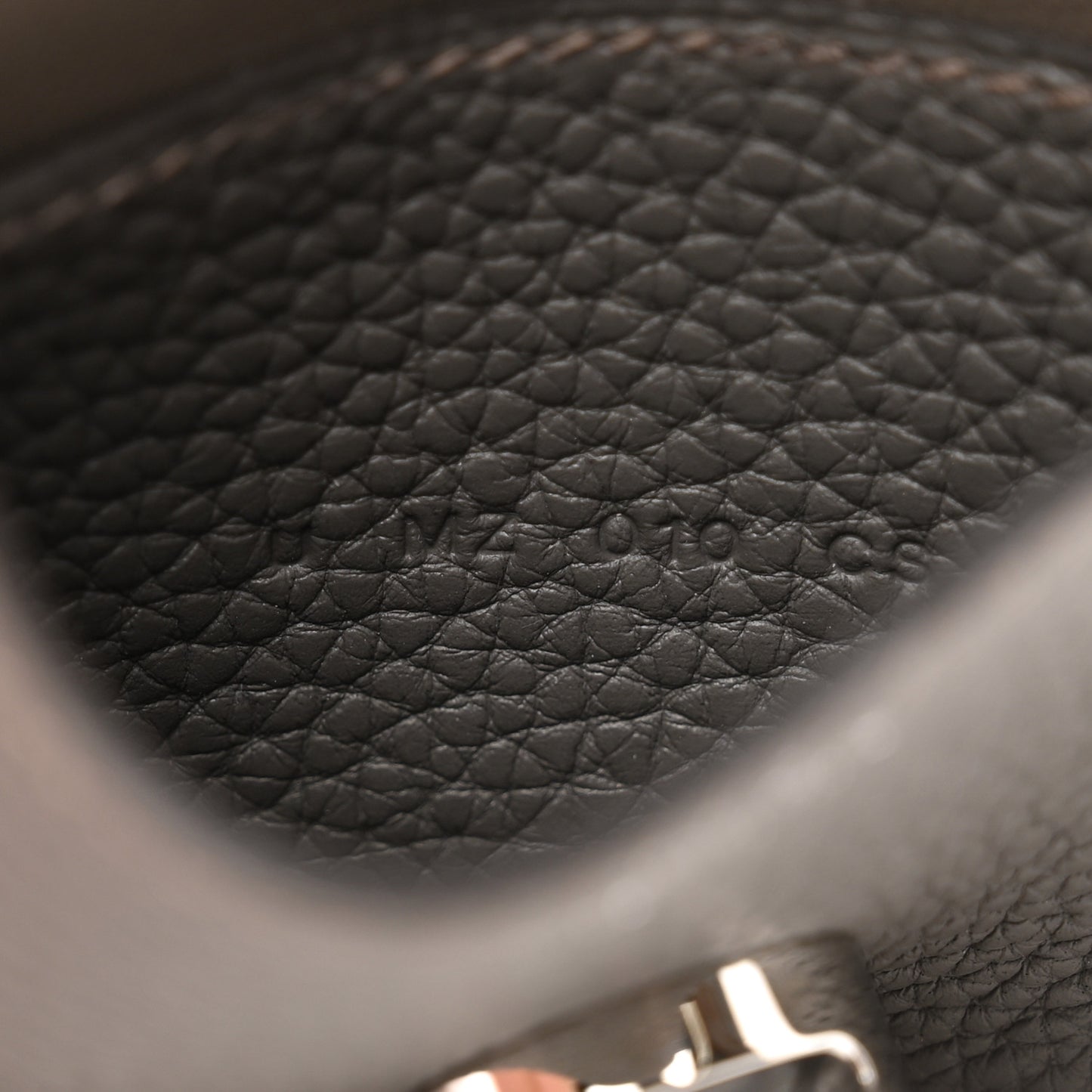 Togo Dogon Card Case Etain
