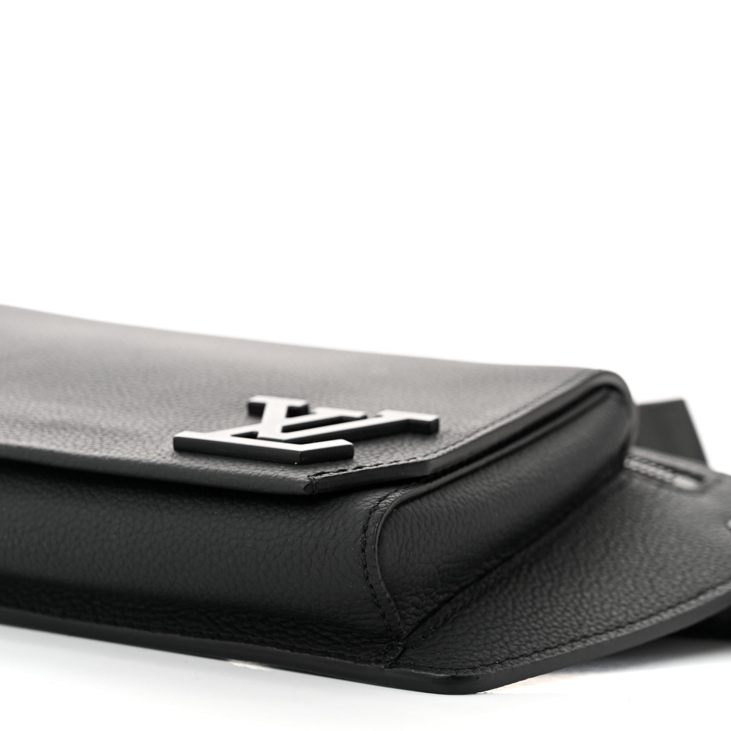 Grained Calfskin Aerogram Takeoff Sling Black