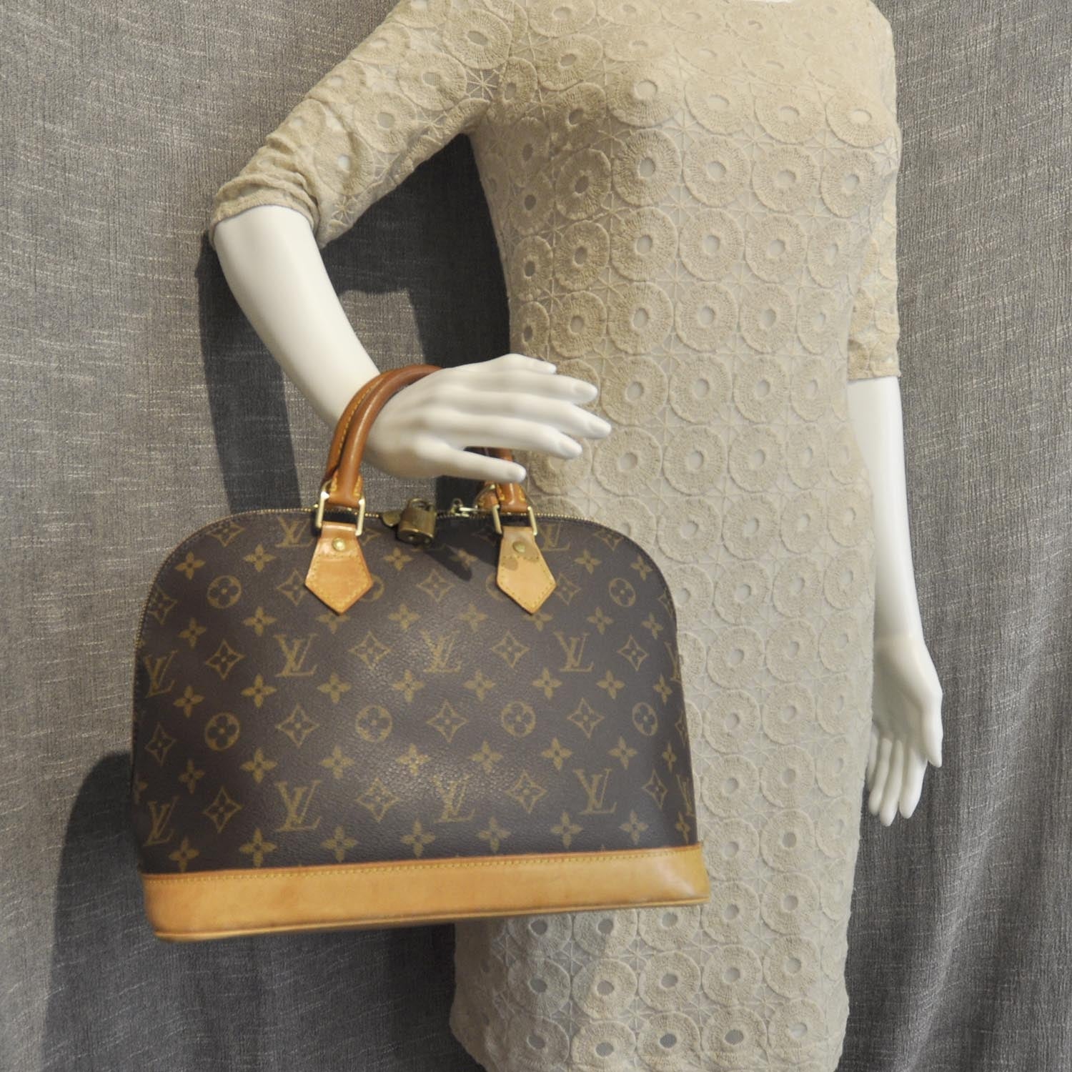 Louis Vuitton Monogram Alma 2 of 8