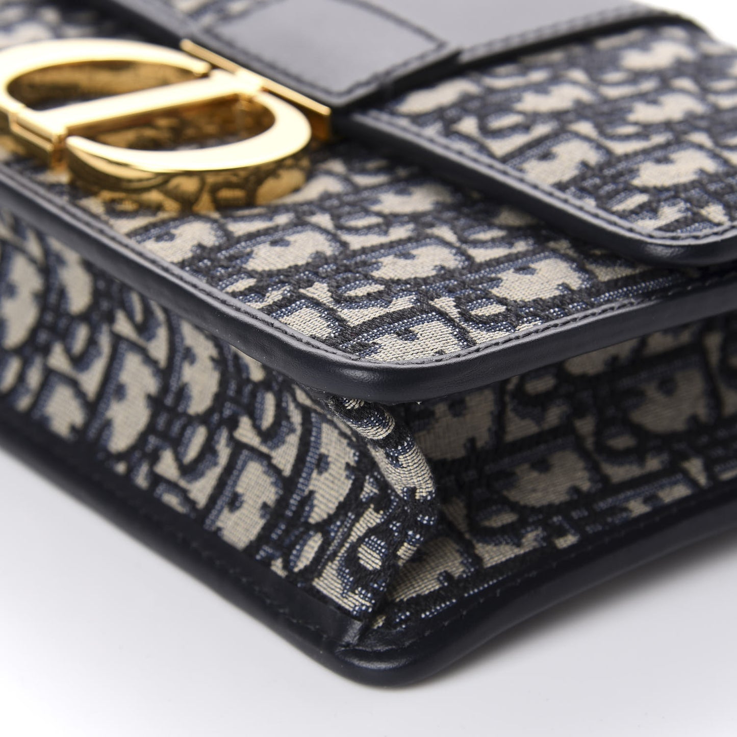 Oblique 30 Montaigne Flap Bag Blue