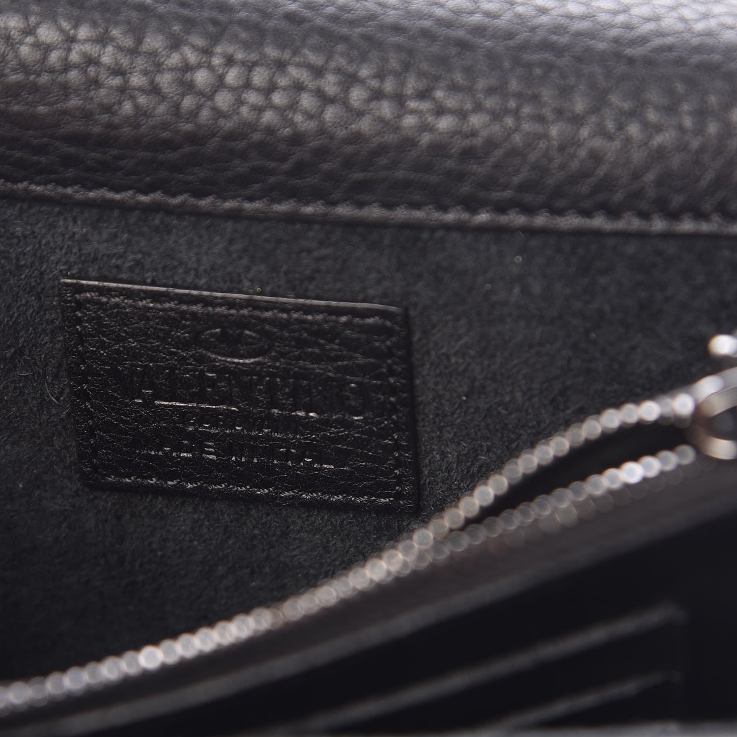 Valentino Garavani Grained Calfskin Onyx Rockstud Rolling Wallet on Chain Black 7 of 11