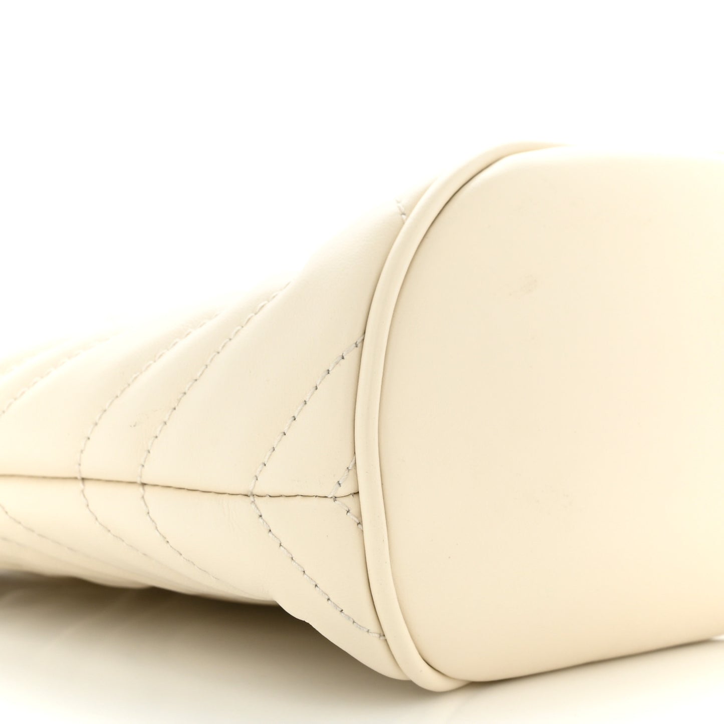 Calfskin Matelasse Mini GG Marmont 2.0 Bucket Bag White