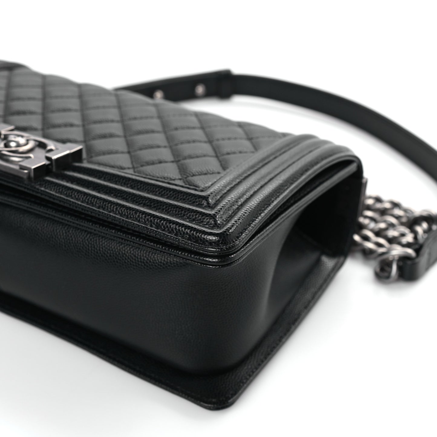 Caviar Quilted Medium Boy Flap Black