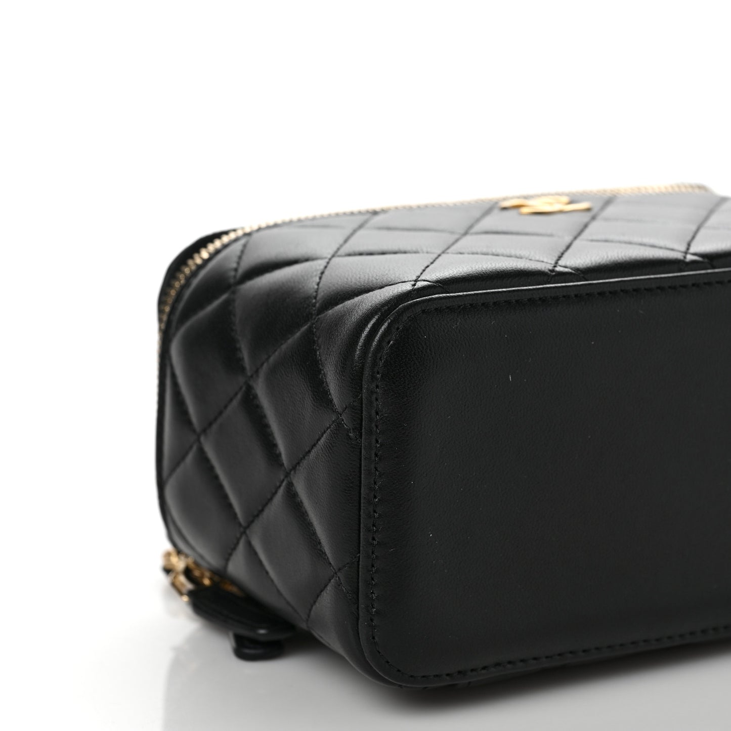 Lambskin Quilted Small Top Handle Vanity Case With Chain Black