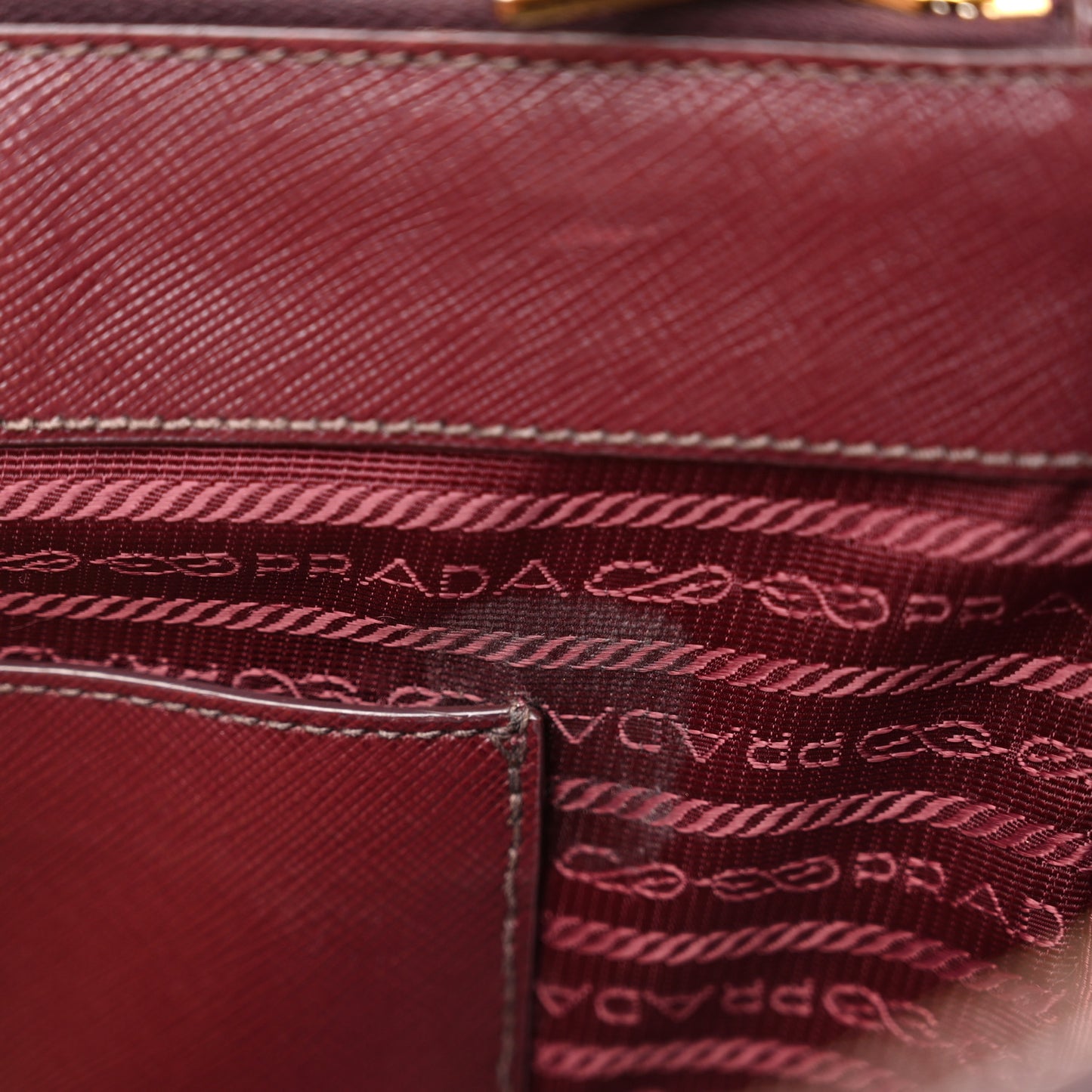 Saffiano Vernice Medium Galleria Double Zip Cerise