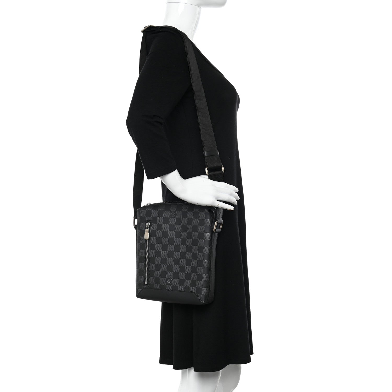 Louis Vuitton Damier Infini Discovery Messenger BB Onyx 2 of 9
