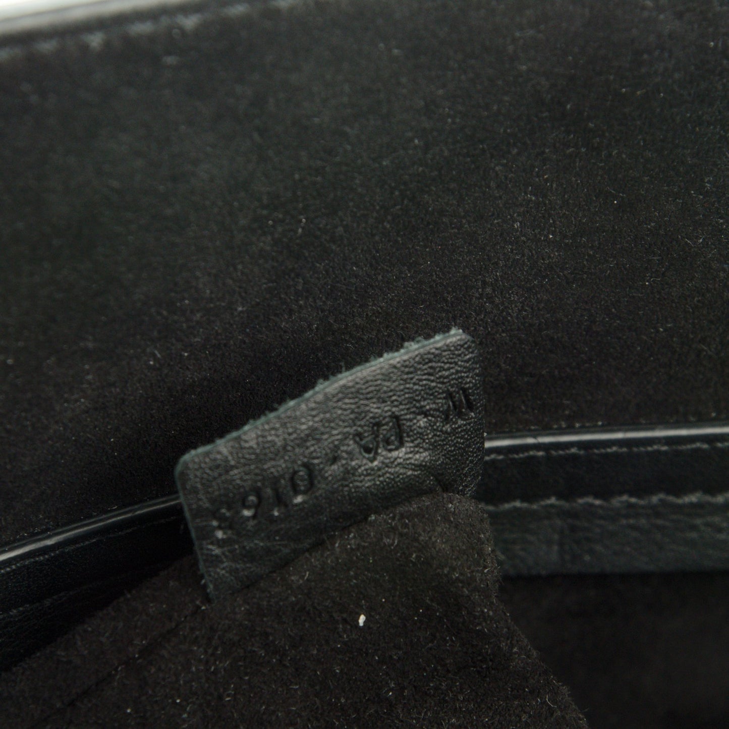Supple Calfskin Medium Phantom Luggage Black