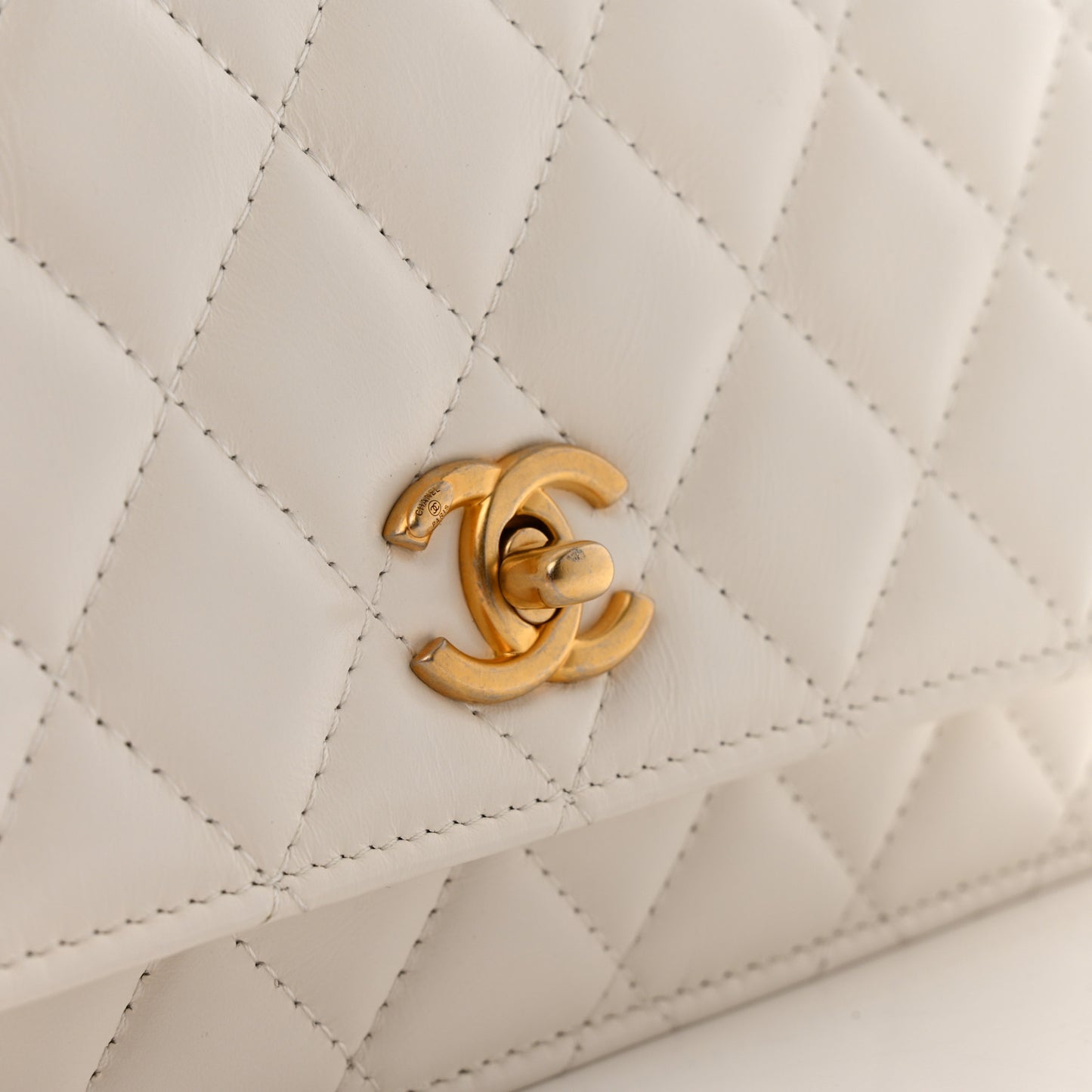 Shiny Calfskin Quilted Multicolor Top Handle Wallet On Chain WOC White