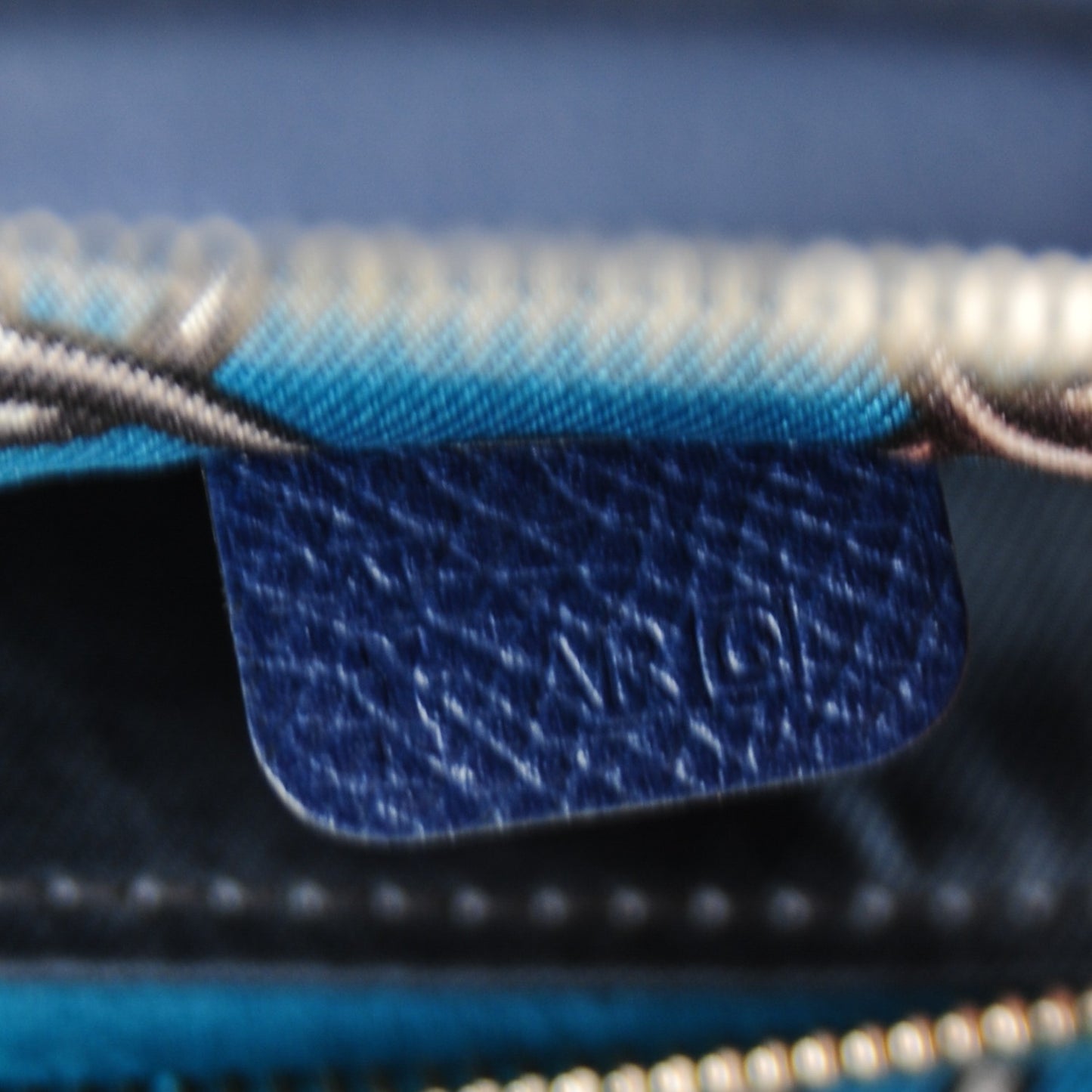 Epsom Silk'In Wallet Bleu Saphir