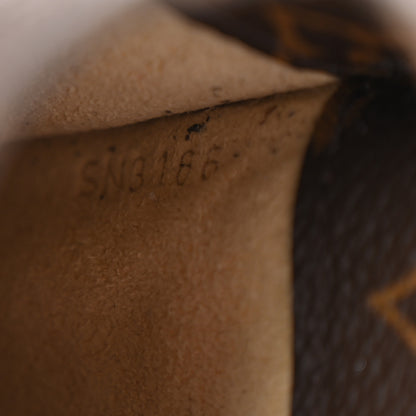 Louis Vuitton Monogram Sunglasses Case MM 7 of 10