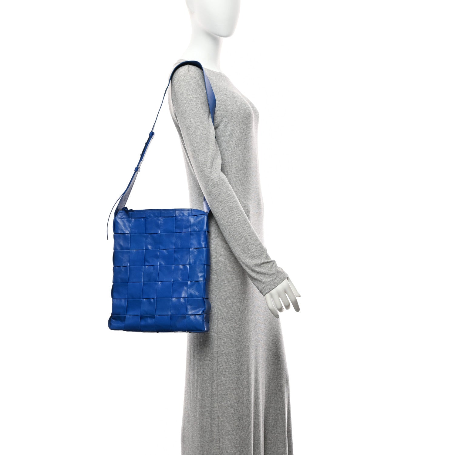 Bottega Veneta Paper Calfskin Maxi Intrecciato Cassette Messenger