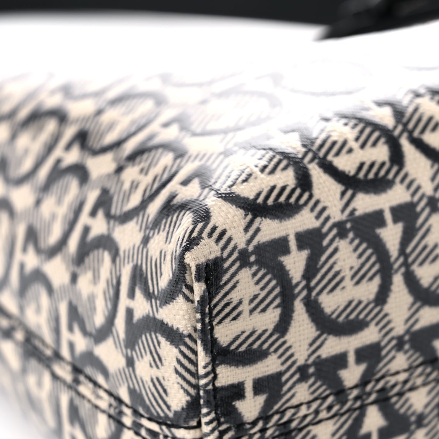 Jacquard Trifolio Shoulder Bag Beige Black