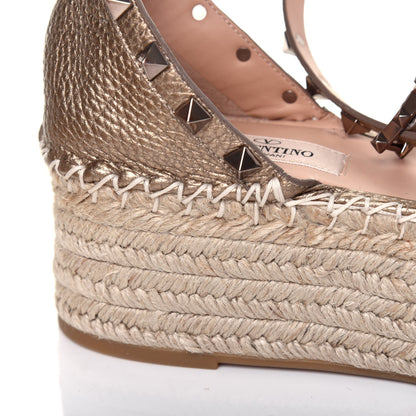 Valentino Garavani Metallic Grained Calfskin Rockstud Ankle Wrap Espadrille Flatform Sandals 39 Skin Natural 14 of 14