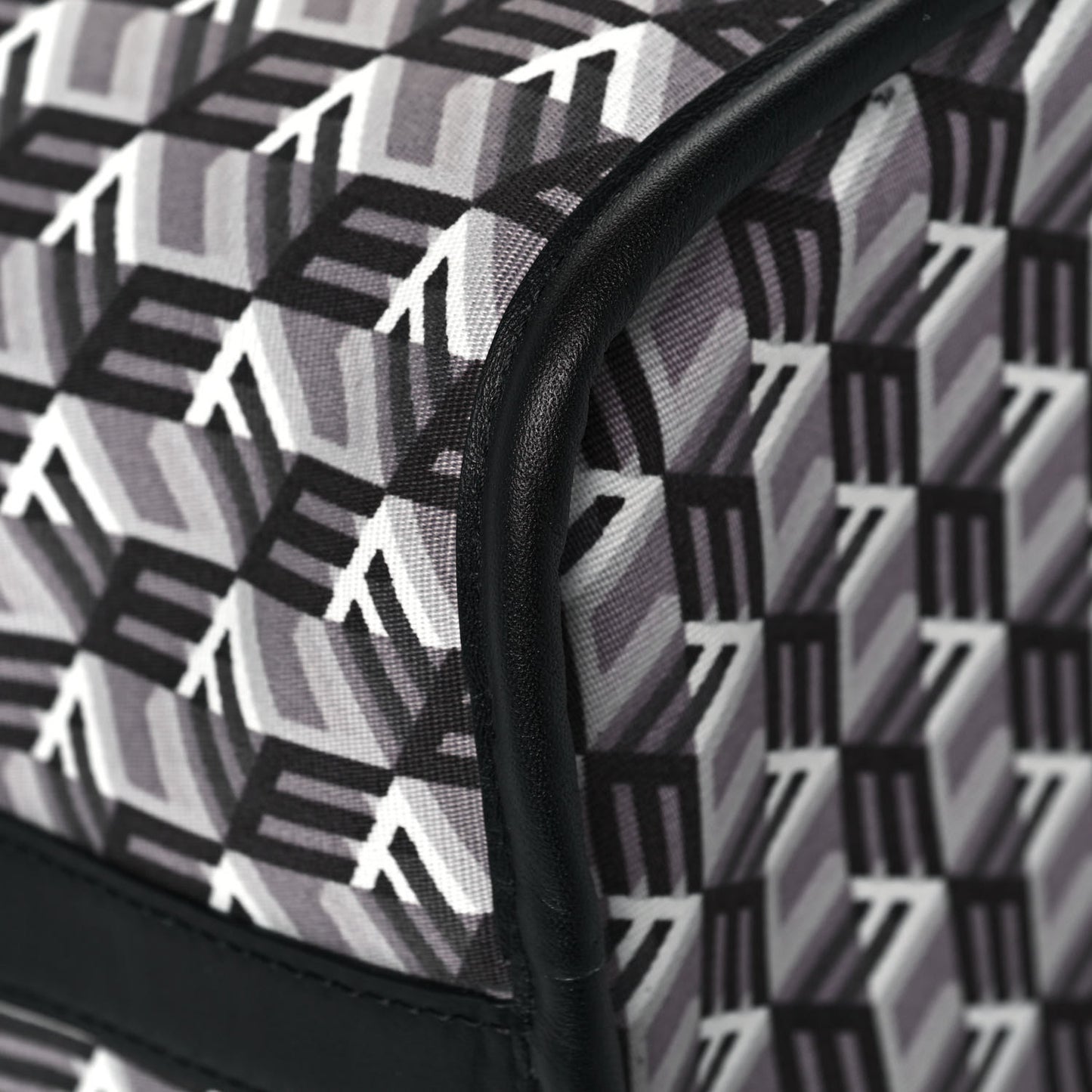 Visetos Medium Liz Reversible Shopper Tote Black