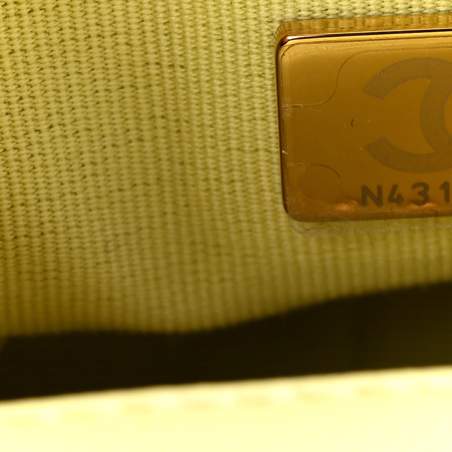 Shiny Caviar Belt Bag Light Green