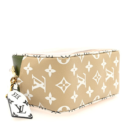 Louis Vuitton Monogram Giant Beach Pouch Kaki 4 of 9